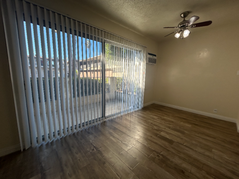 Pasadena Apartment: 409 N Los Robles Ave