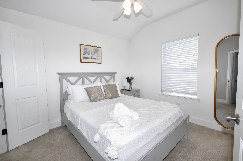 Houston House: 10747 Dulcimer St