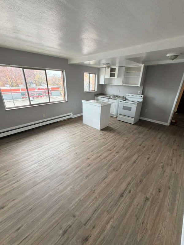 East Cleveland Apartment: 15112 Euclid Ave