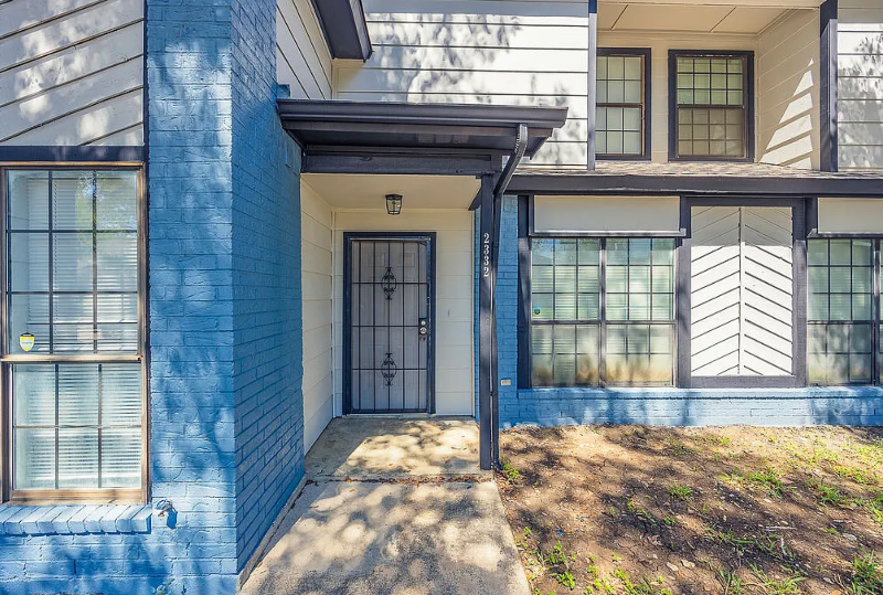 Arlington Townhome: 2332 Sherry St