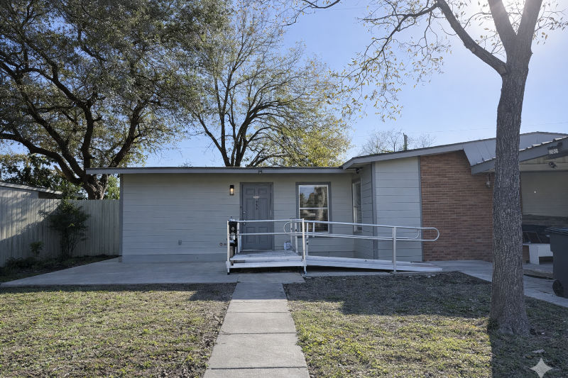 San Antonio Multiplex: 558 Congress Ave