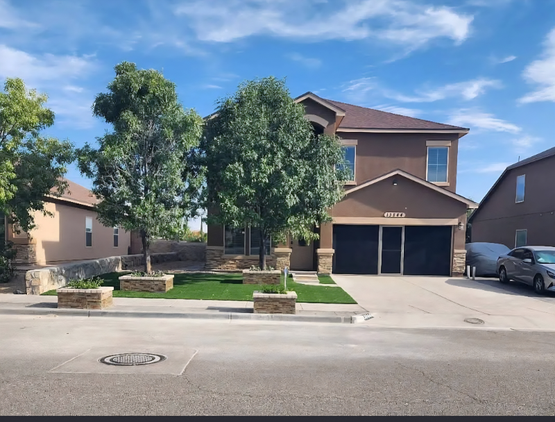 El Paso House: 13844 Hollywood Dr