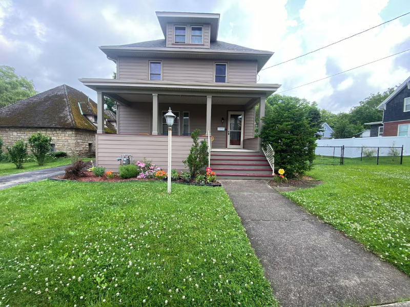 Warren House: 5 E 3rd Ave