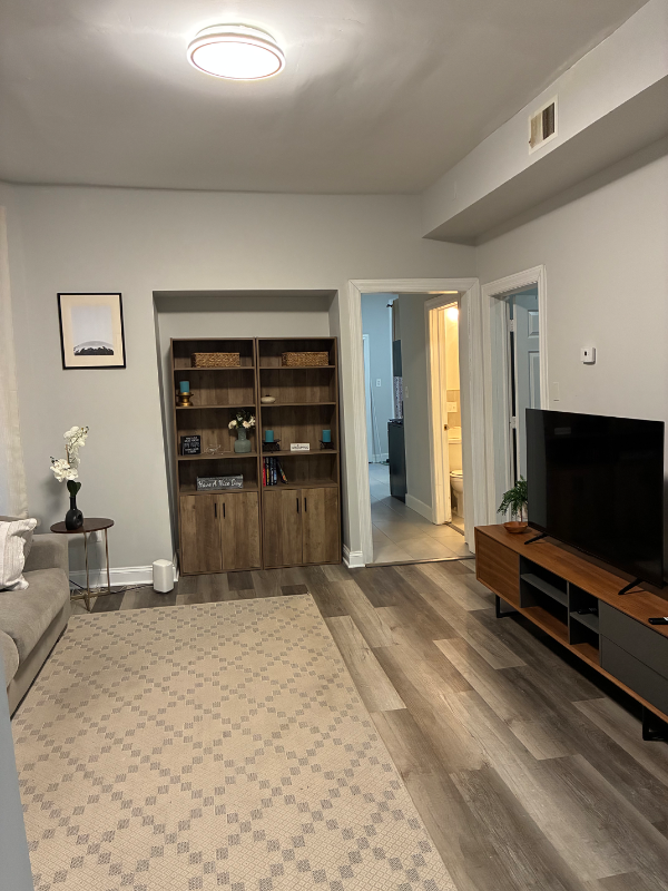 Chicago Apartment: 118 N Mozart St