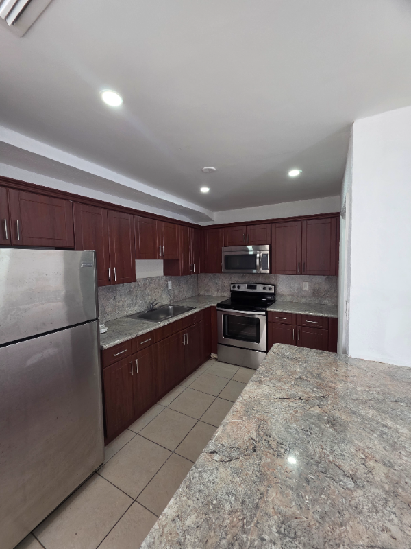 Fort Lauderdale House: 681 SW 29 ter