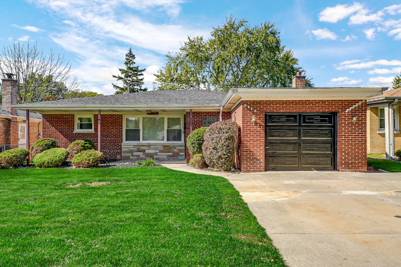 Oak Lawn House: 11018 S Keeler Ave