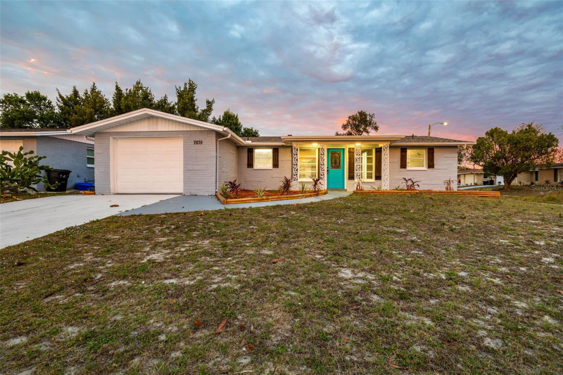 Port Richey House: 7835 BIRCHWOOD DR