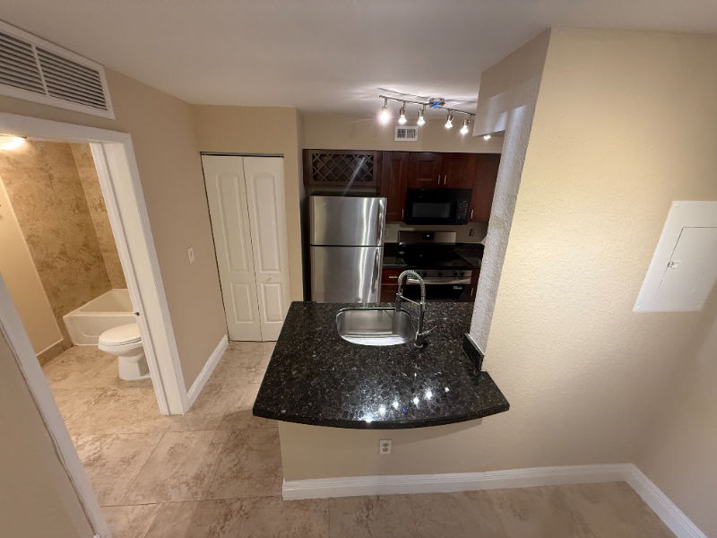 Oakland Park Condo: 2871 NORTH OAKLAND FOREST DR.