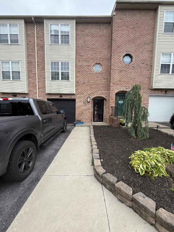 Easton Townhome: 62 Corriere Rd