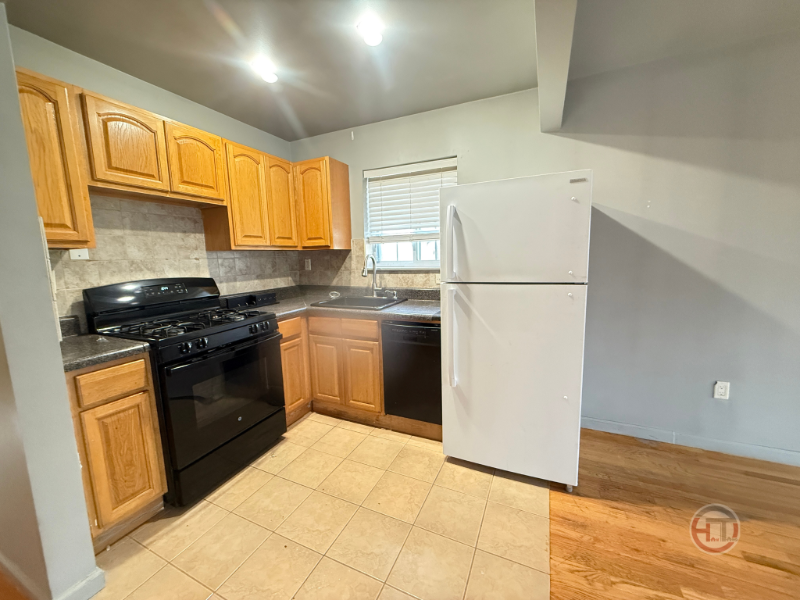 Bronx Townhome: 1561 Mayflower