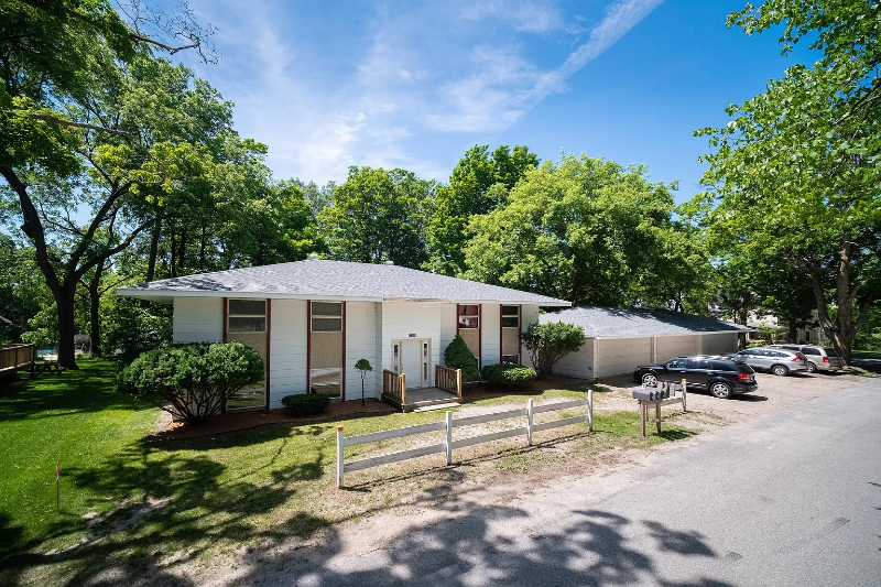 Bear Lake Apartment: 12346 Smith St