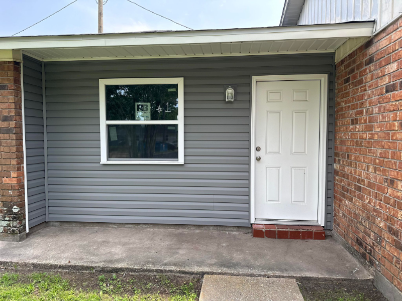 Broussard Apartment: 219 Leon Street