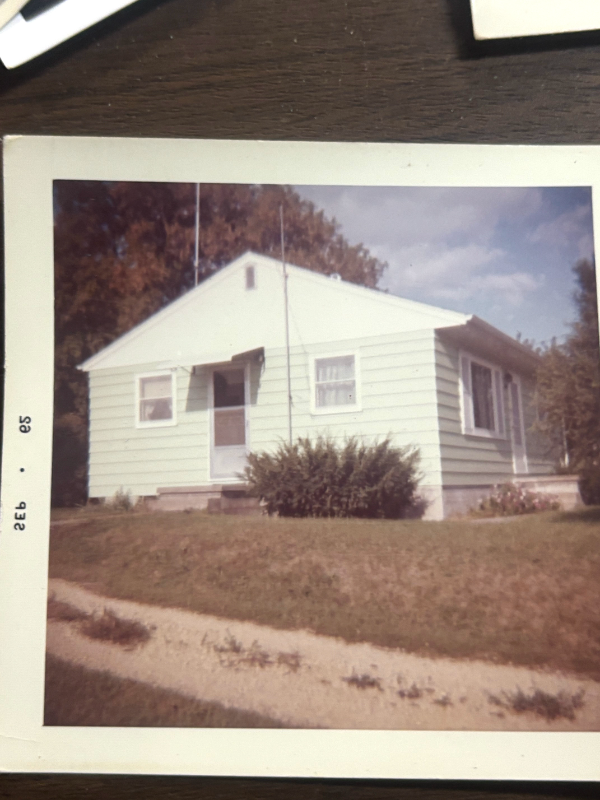 Clinton House: 1001 Briarcliff Ln