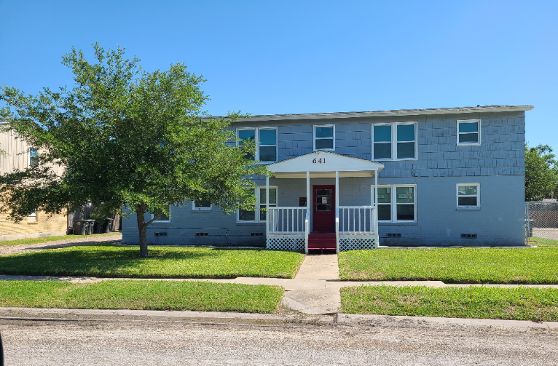 Corpus Christi Apartment: 641 Robinson St.