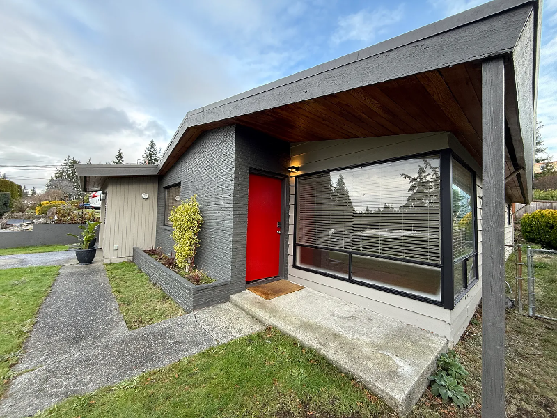 Des Moines House: 20930 2nd Ave S