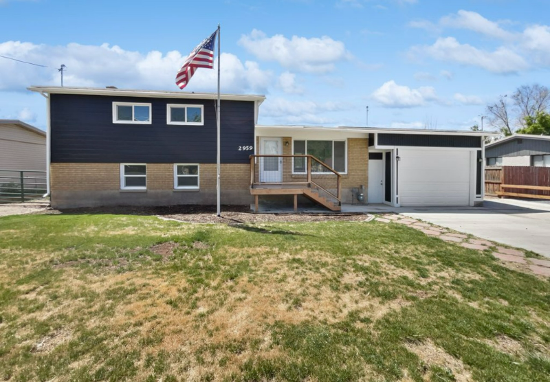 Clinton House: 2959 W 1300 N