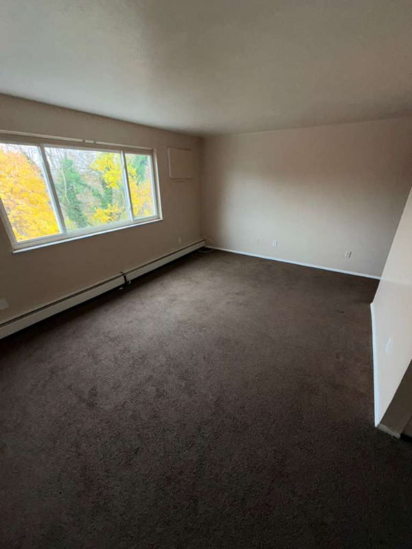 East Cleveland Apartment: 14815 Euclid Ave