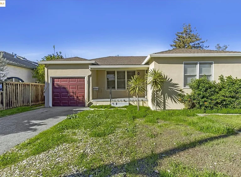 Redwood City House: 827 Chestnut St