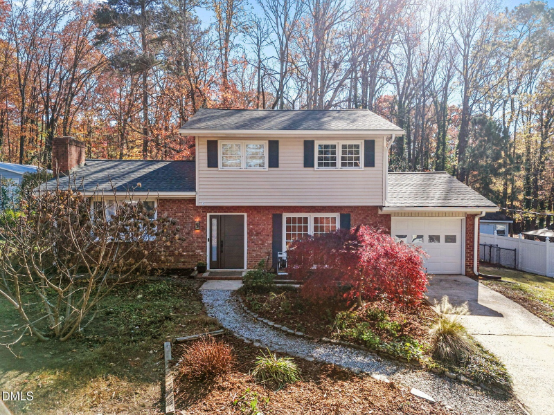 Cary House: 703 Brookgreen Dr