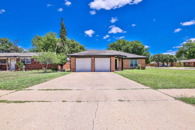 Lubbock House: 6907 Ave W