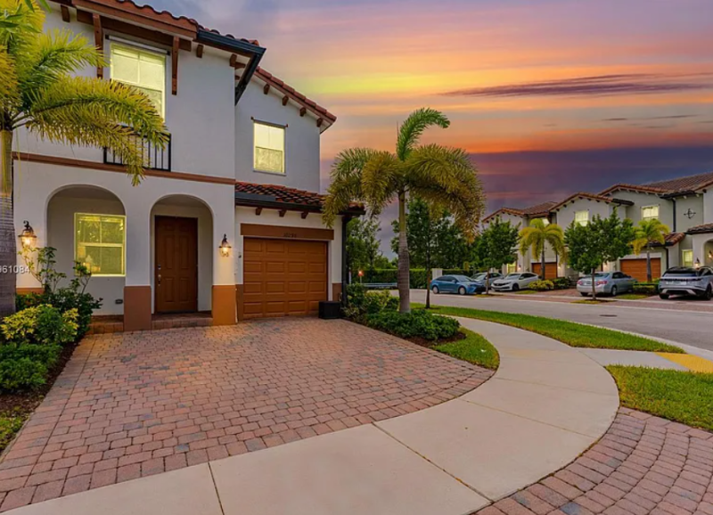 Doral Townhome: 10298 Northwest 88th Terrace