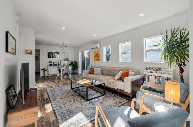 Charleston House: 4 Boyer Ct.