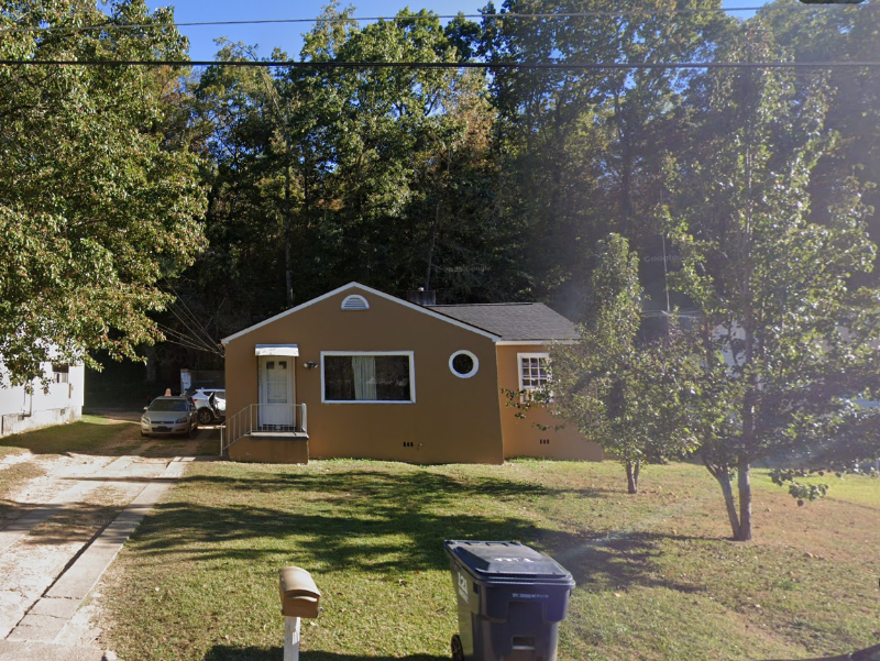 Anniston House: 2129 Thomas Ave