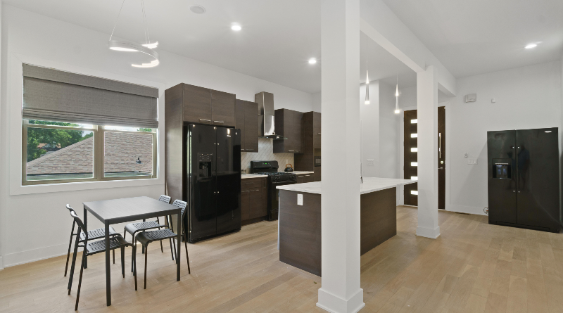 Atlanta House: 210 Mathewson Place Southwest