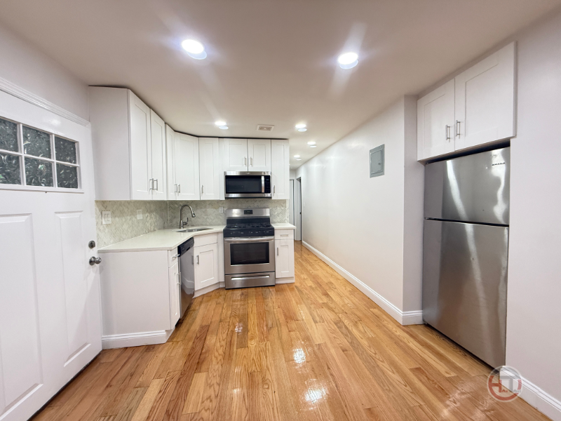 Bronx Townhome: 1720 Williamsbridge Rd