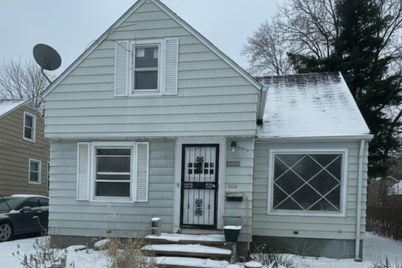 Maple heights House: 18406 Lewis drive