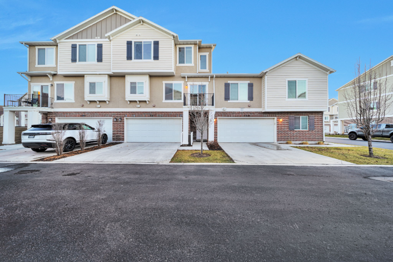 Herriman Townhome: 5377 W. Kuna Peak Pl