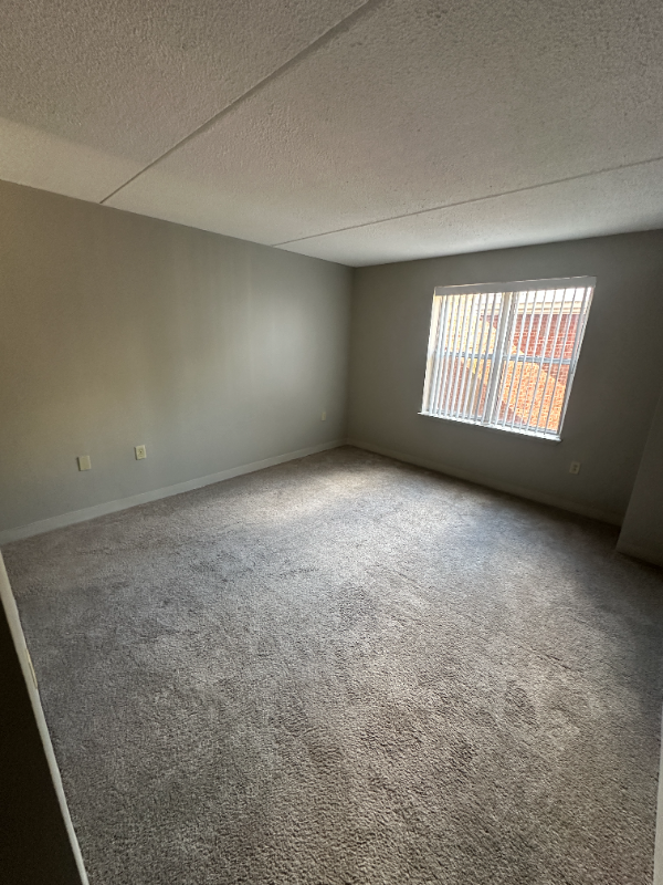 Dorchester Apartment: 1 S Point Dr