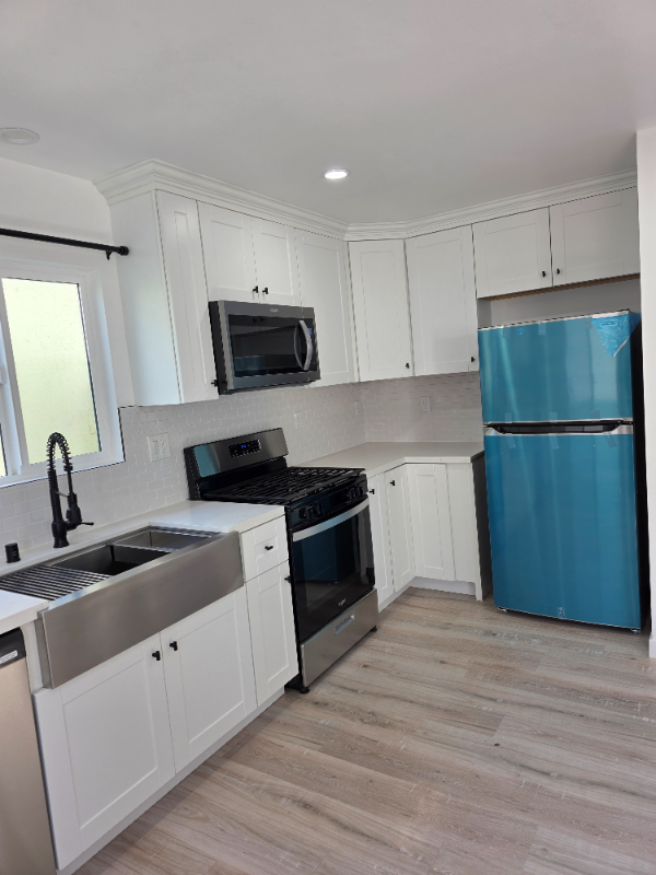 Long Beach House: 2895 Canal Avenue