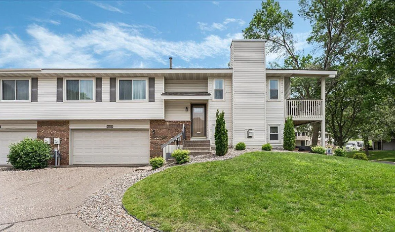 PLYMOUTH Townhome: 4125 Goldenrod lane N