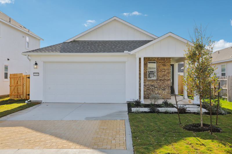 Georgetown House: 1004 Yaupon Holly Dr