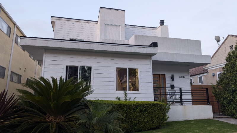 Redondo Beach House: 308 North Francisca Avenue