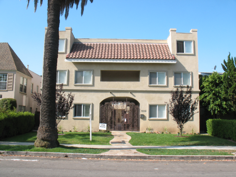 Long Beach Apartment: 3632 E 2nd Street