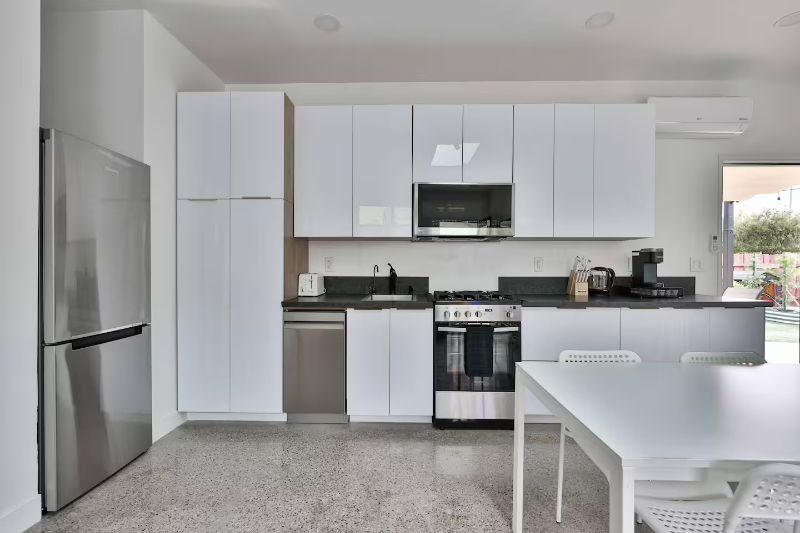 San Diego House: 3407 N Mountain View Drive