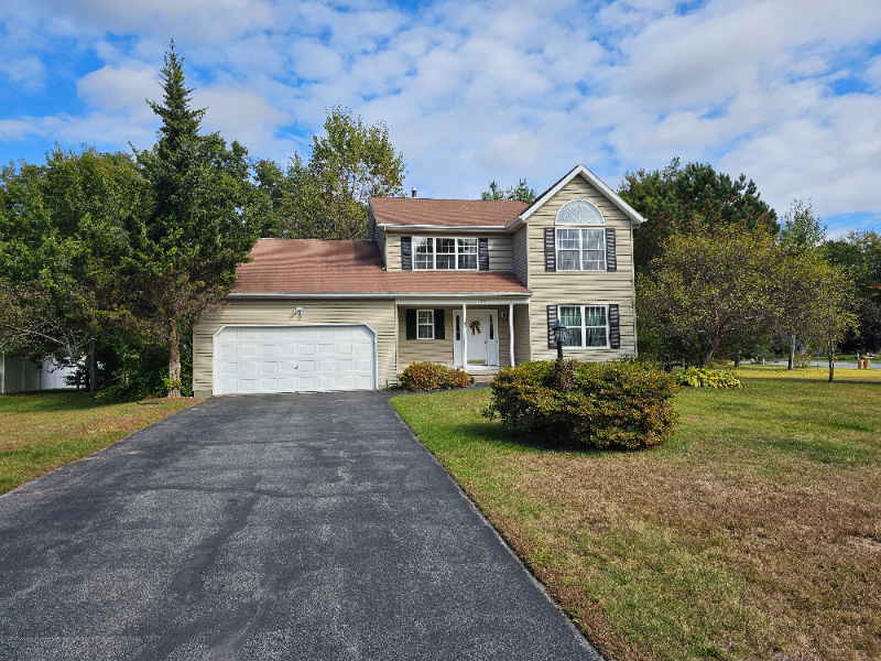 Ballston Spa House: 120 Kayaderosseras Dr