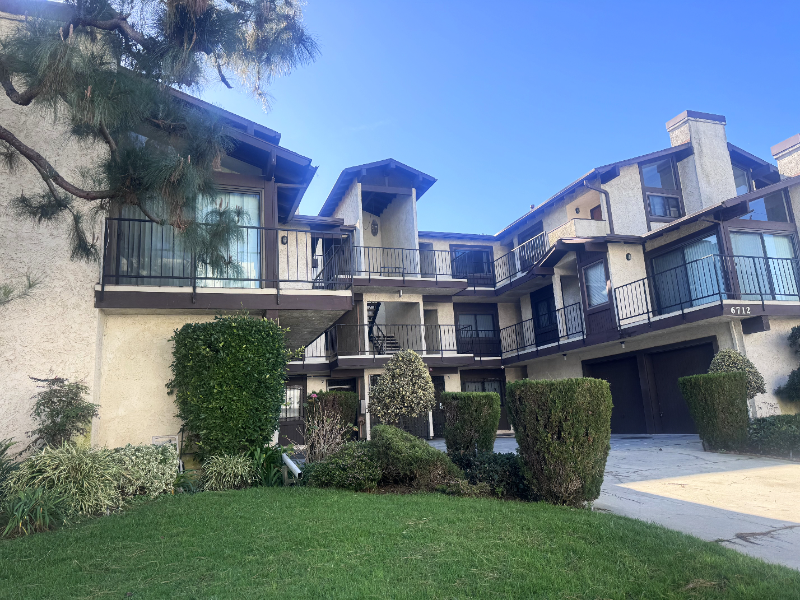 Los Angeles Apartment: 6712 w 86th st