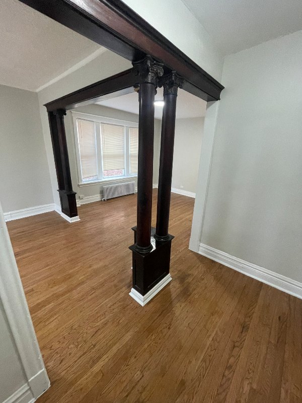 Chicago Apartment: 5926 s Elizabeth