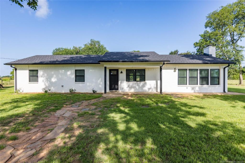 Boswell House: 850 N 4015 Rd