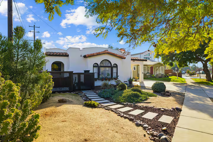 San Diego House: 3407 N Mountain View Drive