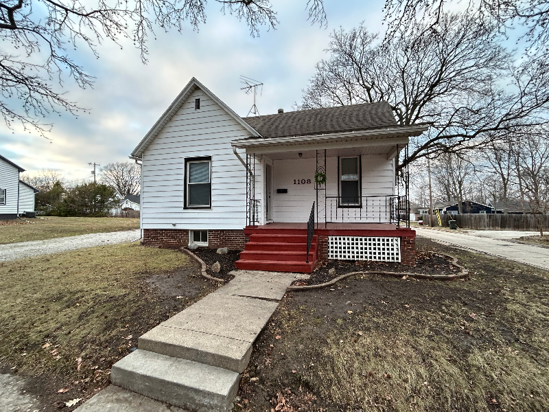 Urbana House: 1108 E Main St
