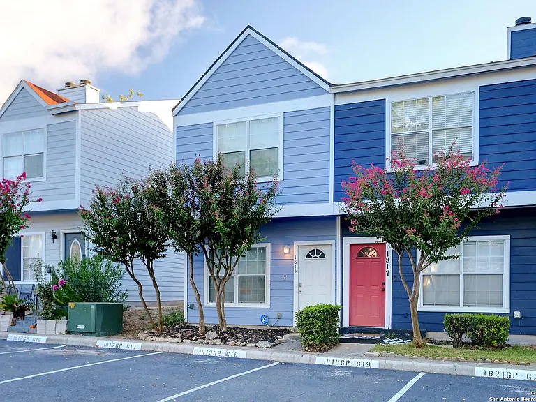 San Antonio Townhome: 1815 Gary’s park st