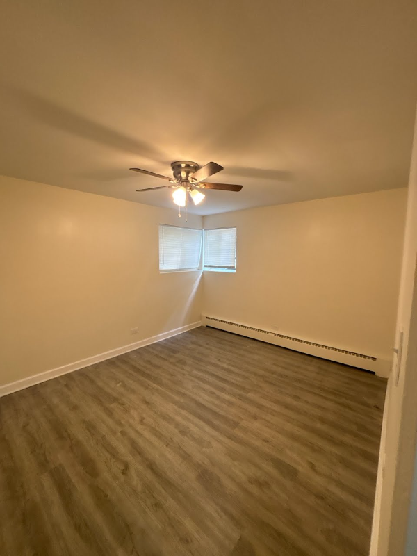 Harvey Apartment: 14605 Des Plaines