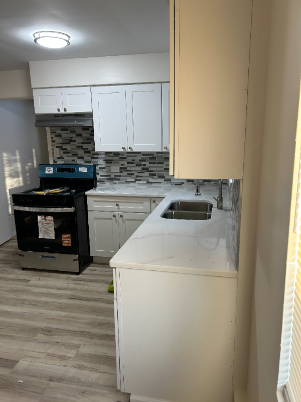 Harvey Apartment: 14605 Des Plaines