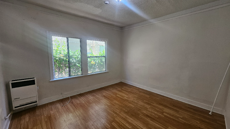 Los Angeles Apartment: 1005 W 23rd St