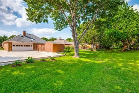 Carrollton House: 1217 Mackie Dr