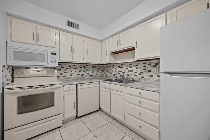 Boynton Beach Condo: 9905 Pineapple Tree Drive 210